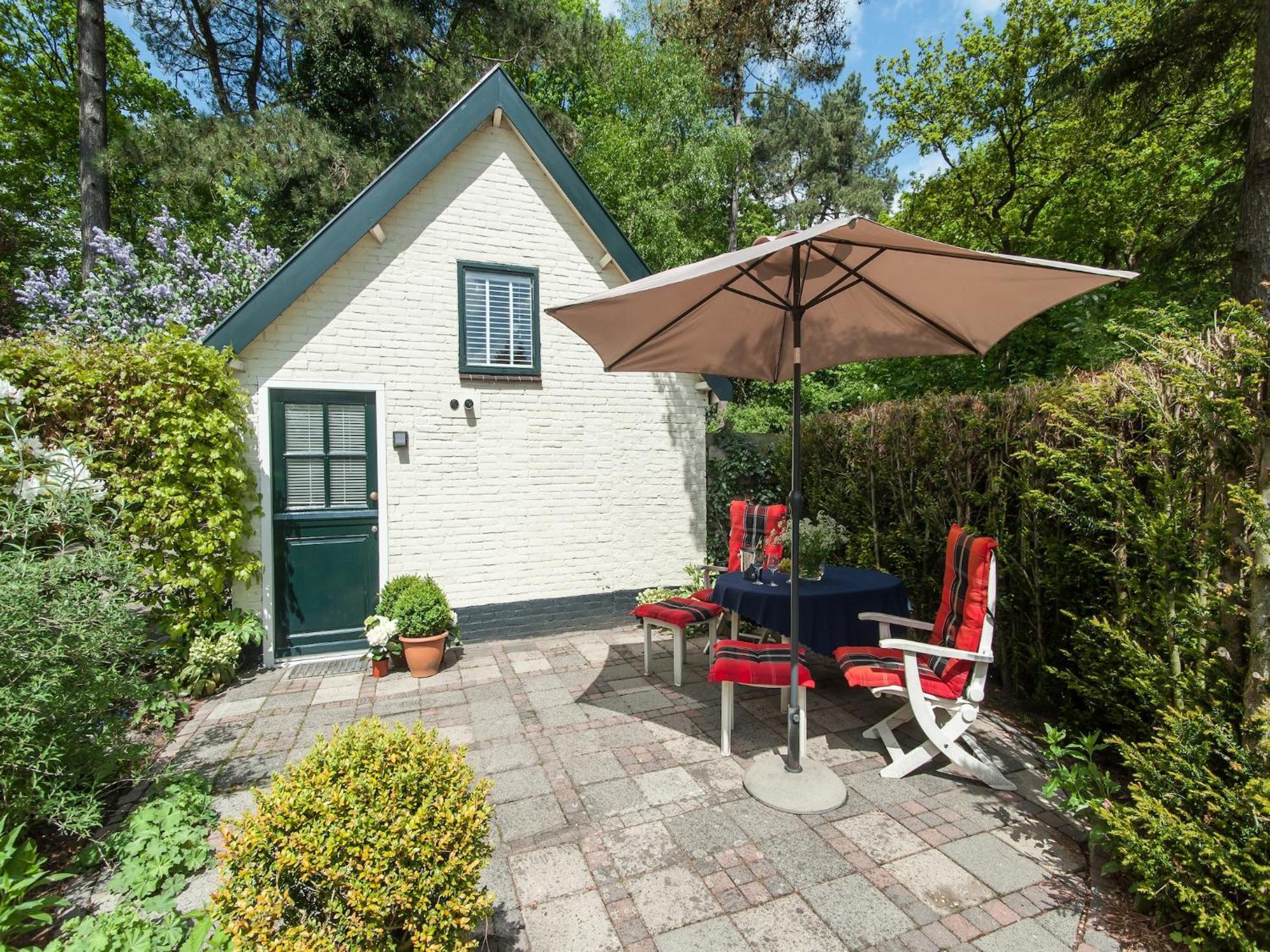 Pleasing Holiday Home In Schoorl With Patio Dış mekan fotoğraf